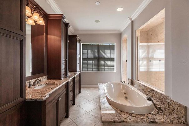Bathroom, Dual Sink Vanities, Interior, Recessed Lighting