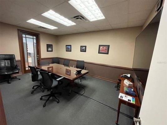 Home Office, Interior