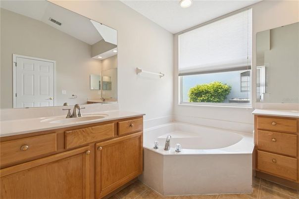 Bathroom, Dual Sink Vanities, Interior, Recessed Lighting