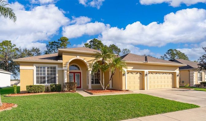 Attached, Exterior, Facade, Ranch