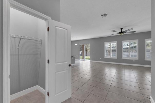 Empty room, Interior, Pendant Lights