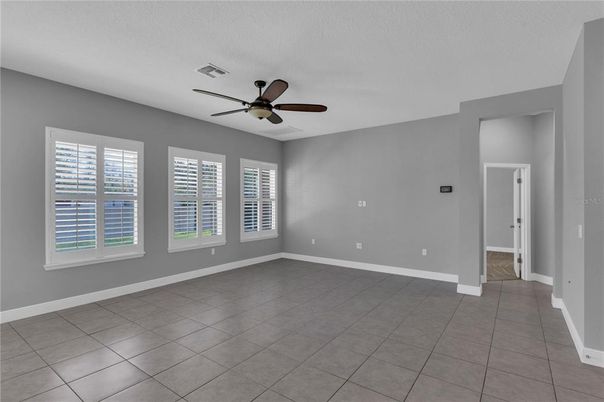 Empty room, Interior