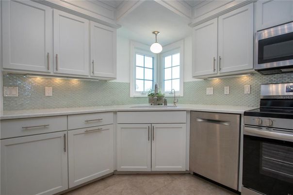 Interior, Kitchen, Pendant Lights, Stainless Steel Appliances