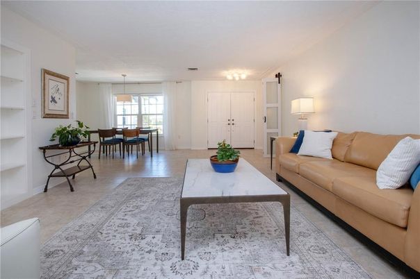 Dining room, Interior, Living room, Pendant Lights