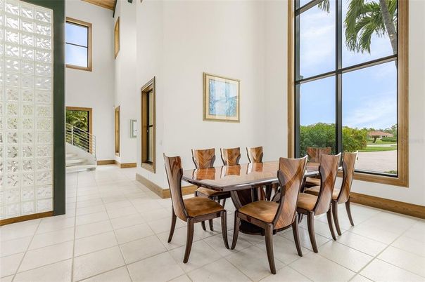 Dining room, Interior