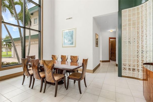 Dining room, Interior