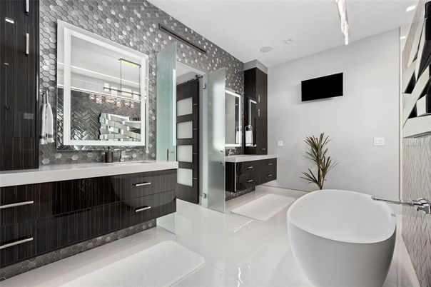 Bathroom, Dual Sink Vanities, Free Standing Baths, Interior, Recessed Lighting