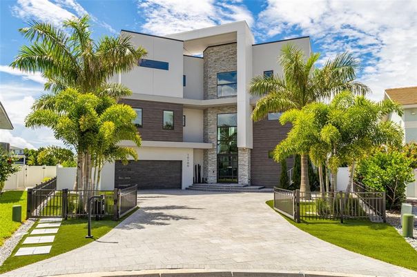 Attached, Exterior, Facade, Modern