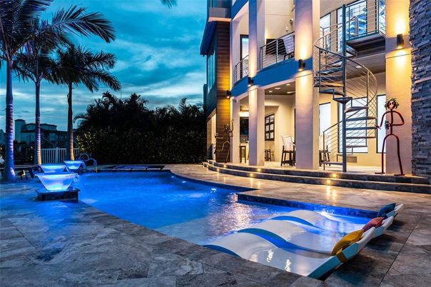 Exterior, Pool
