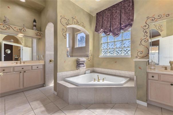 Bathroom, Dual Sink Vanities, Interior, Recessed Lighting