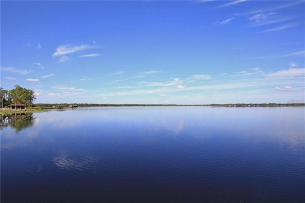 Exterior, Lake