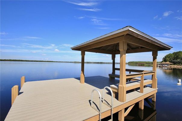 Exterior, Lake