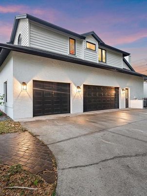 Attached, Exterior, Facade, Farmhouse