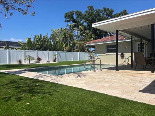 Exterior, Pool
