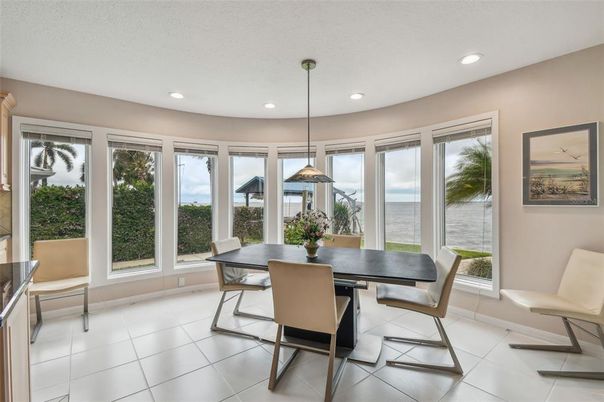 Dining room, Interior, Pendant Lights, Recessed Lighting, Water