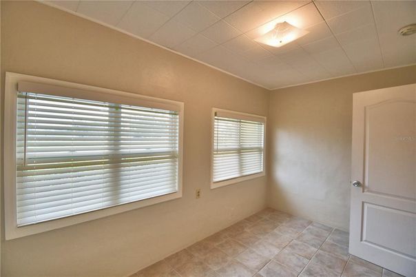 Empty room, Interior