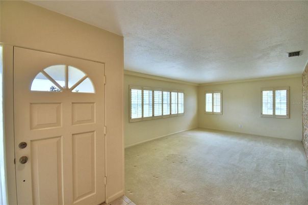 Empty room, Interior