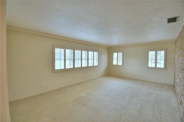 Empty room, Interior