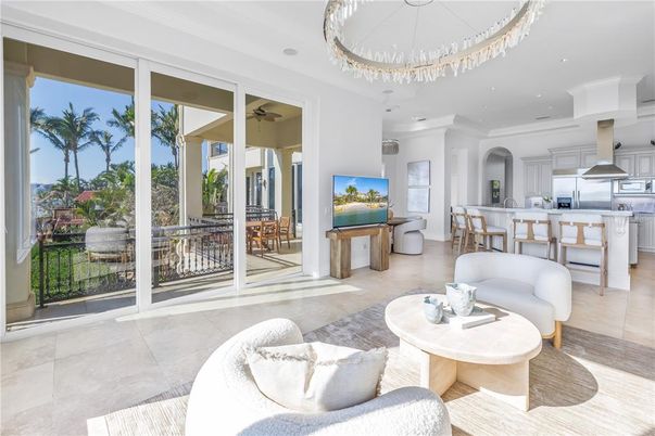 Dining room, Interior, Kitchen, Living room, Pendant Lights, Recessed Lighting, Stainless Steel Appliances