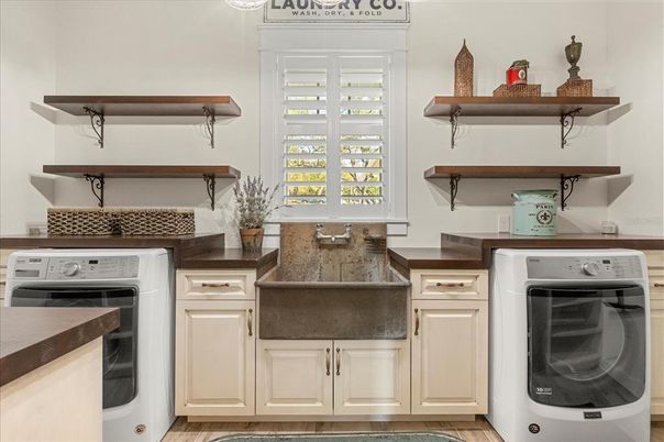 Interior, Washer, Wood Texture Flooring