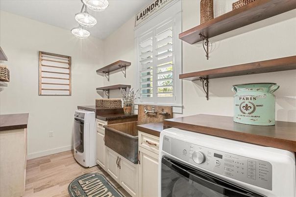 Interior, Washer, Wood Texture Flooring