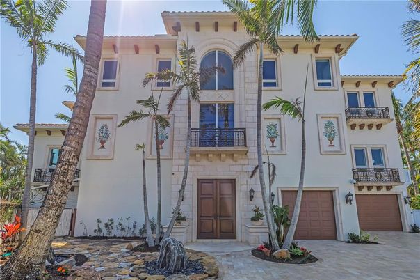 Attached, Exterior, Facade, Mediterranean