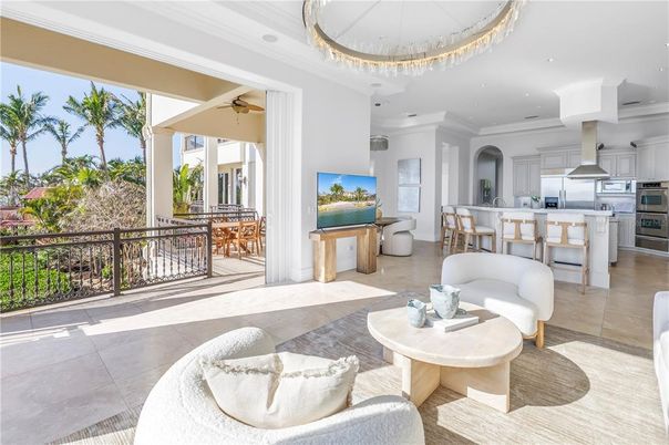 Dining room, Interior, Kitchen, Living room, Pendant Lights, Recessed Lighting, Stainless Steel Appliances