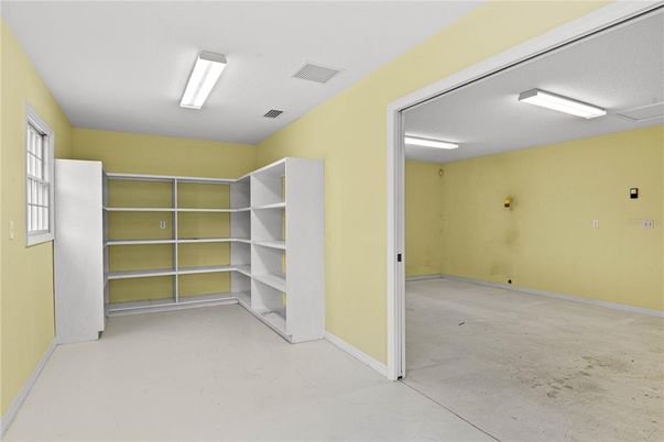 Empty room, Interior, Walk-in Closets