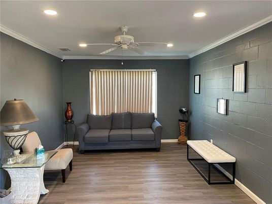 Interior, Recessed Lighting, Wood Texture Flooring