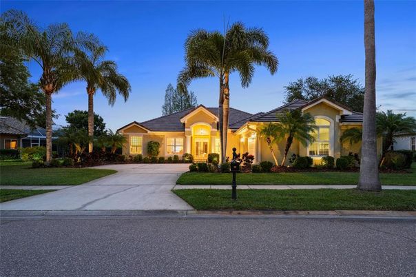 Backyard, Exterior, Facade, Ranch