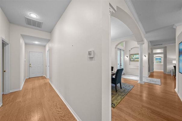 Interior, Recessed Lighting, Wood Texture Flooring