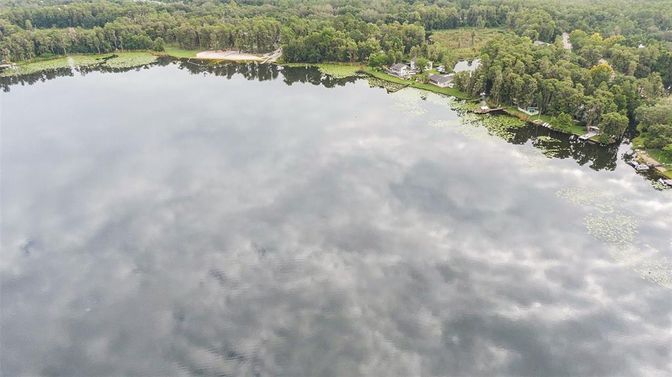 Exterior, Lake