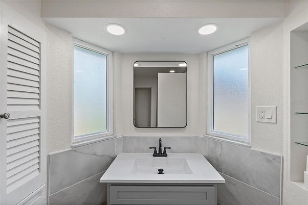 Bathroom, Interior, Recessed Lighting