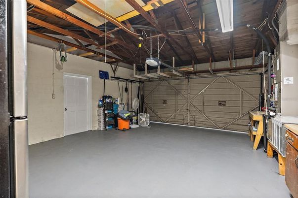 Garage, Interior, Wooden Beams