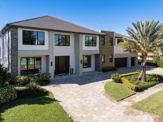 Backyard, Exterior, Facade, Modern