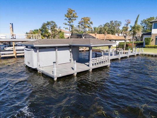 Exterior, Lake