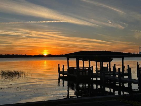 Exterior, Lake