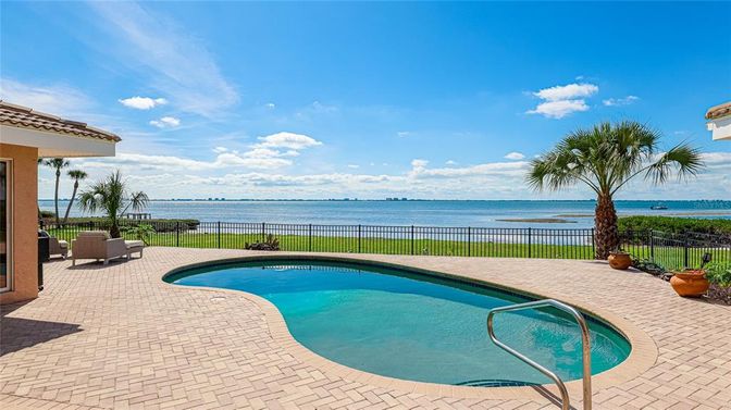 Exterior, Pool, Water