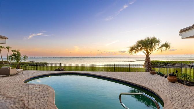 Exterior, Pool, Water
