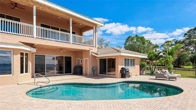 Exterior, Pool