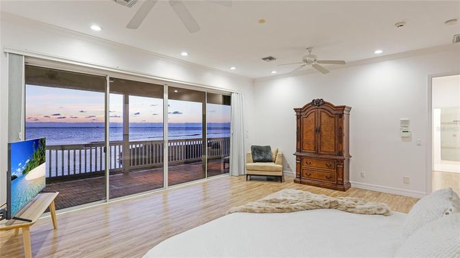Interior, Recessed Lighting, Water, Wood Texture Flooring