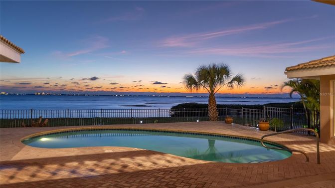 Exterior, Pool, Water