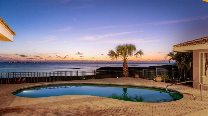 Exterior, Pool, Water