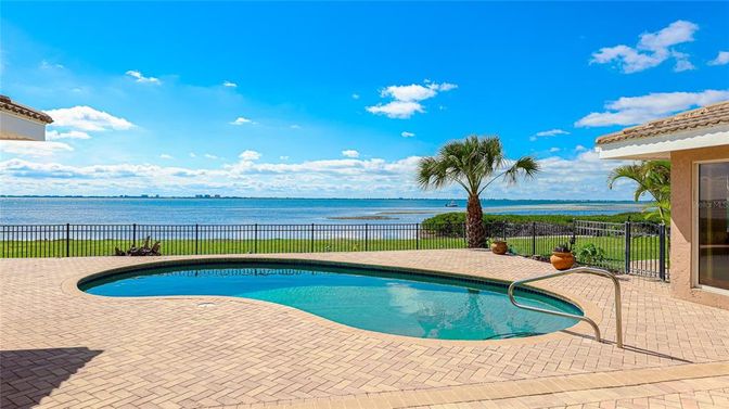 Exterior, Pool, Water