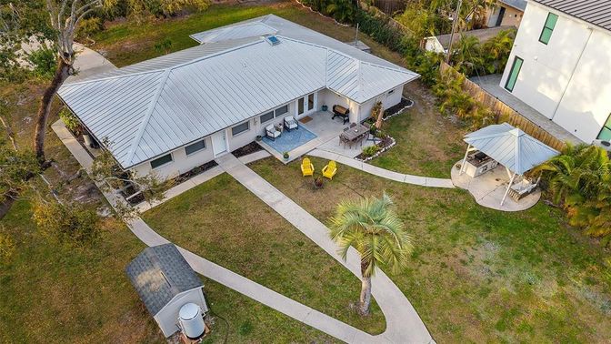 Exterior, Drone