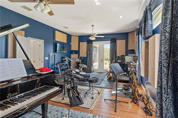 Interior, Piano, Recessed Lighting, Wood Texture Flooring