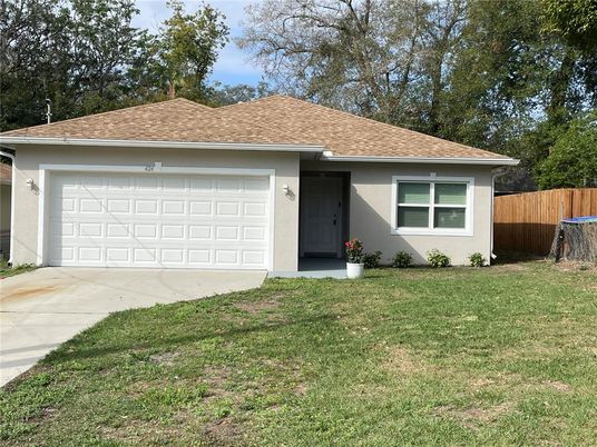 Attached, Exterior, Facade, Ranch