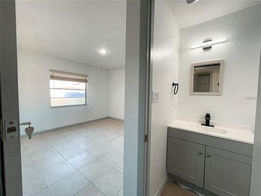 Bathroom, Interior, Recessed Lighting