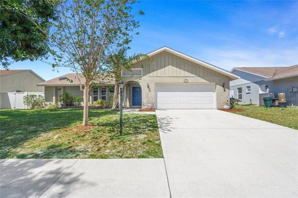 Attached, Exterior, Facade, Ranch