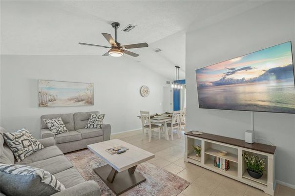 Dining room, Interior, Living room, Pendant Lights